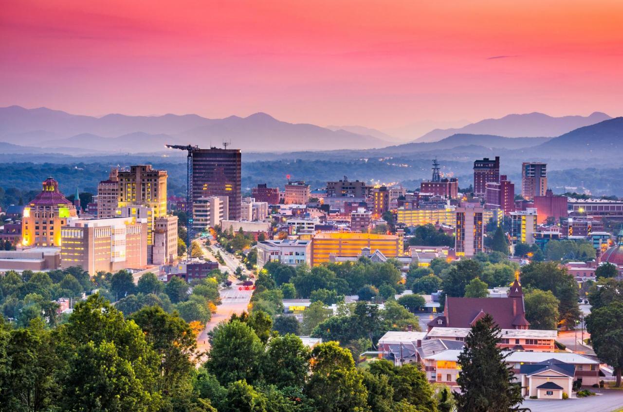 Holiday Inn Asheville East-Blue Ridge Pkwy By Ihg Buitenkant foto
