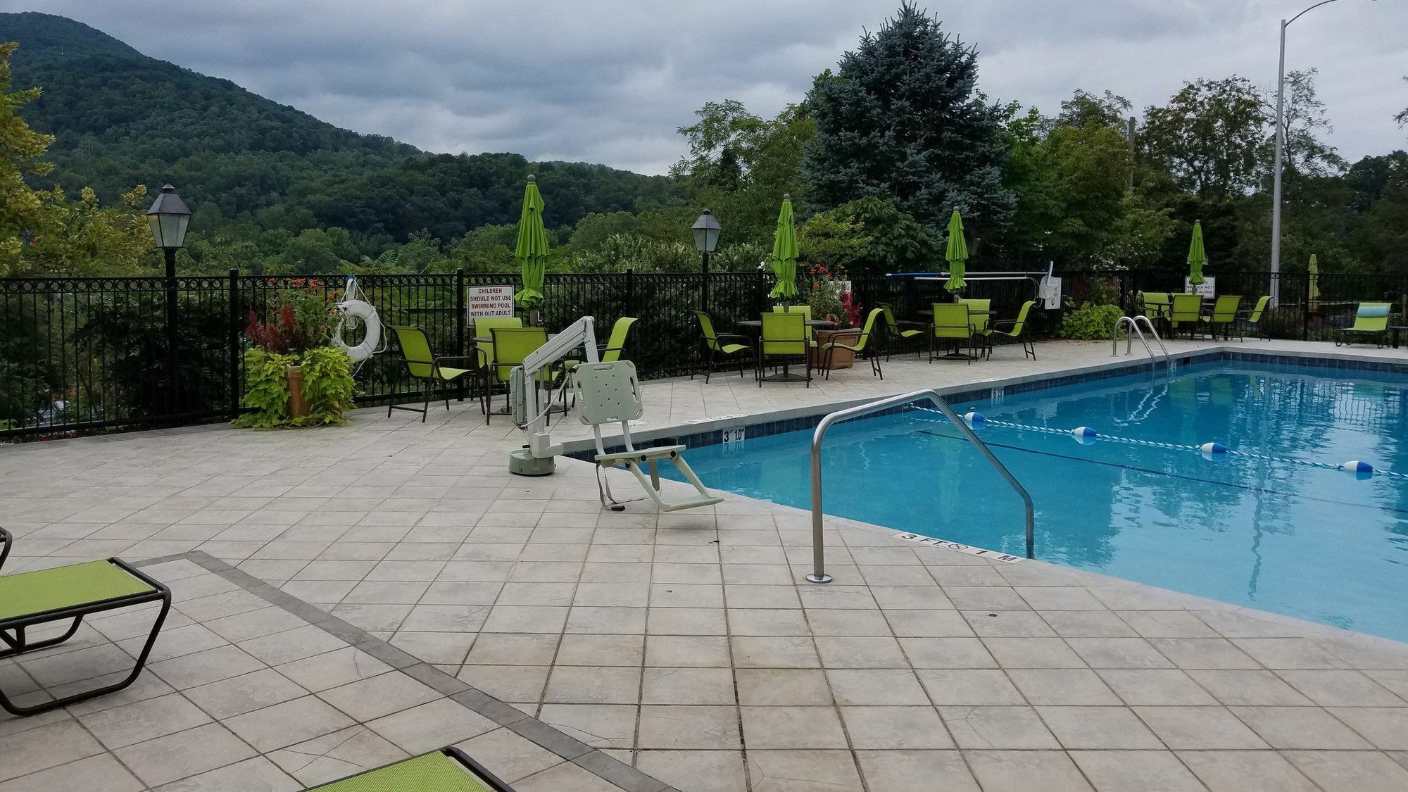 Holiday Inn Asheville East-Blue Ridge Pkwy By Ihg Buitenkant foto